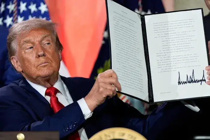 特朗普签署重磅行政令：禁止联邦政府采购“觉醒”AI，科技巨头面临审查压力