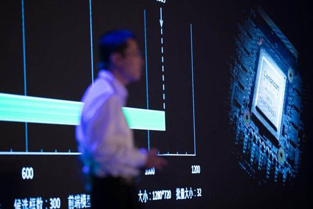 AI浪潮与国家政策双轮驱动，中国半导体板块迎业绩与股价双丰收